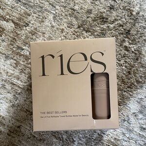 Ries Refillable Travel Bottles Set